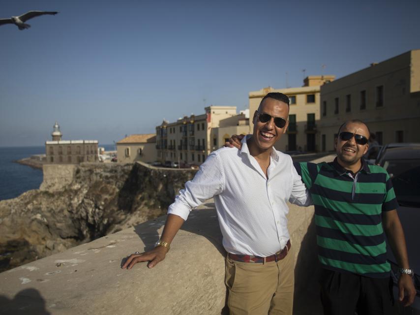 Mohamed, junto a su inseparable amigo Karim.