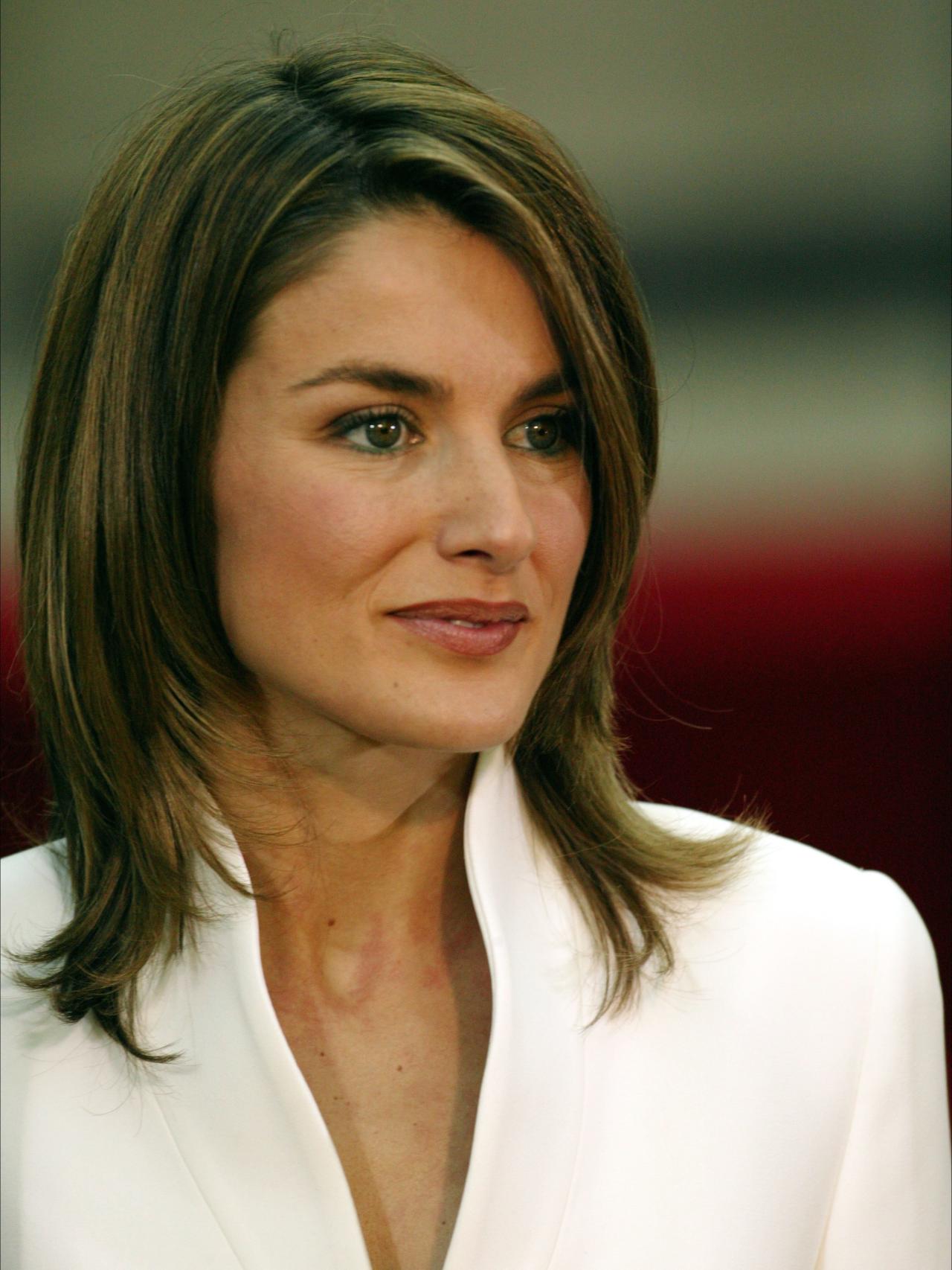 Una de las primeras apariciones públicas de Letizia, en su pedida de mano con Don Felipe.