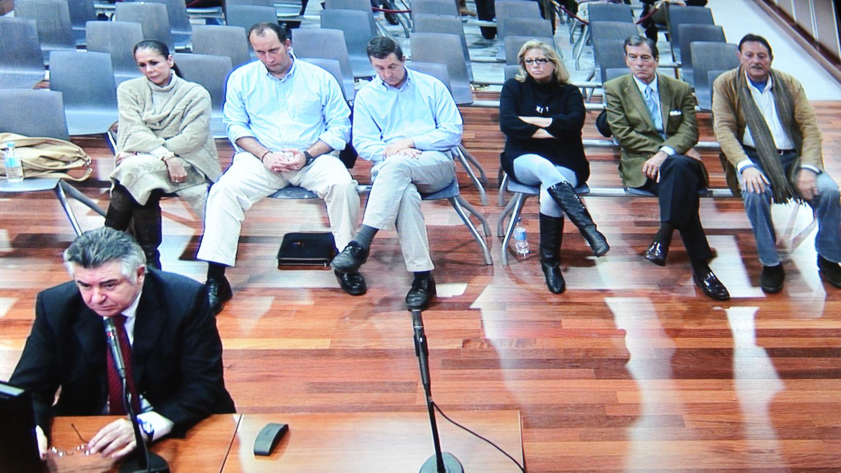 La tonadillera en el banquillo de los acusados por el Caso Malaya junto a Mayte Zaldívar y Jualián Muñoz