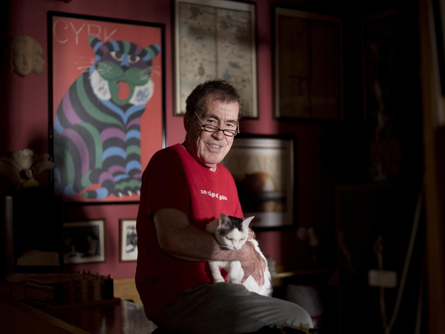 Sánchez Dragó bromea y propone un gobierno de gatos.