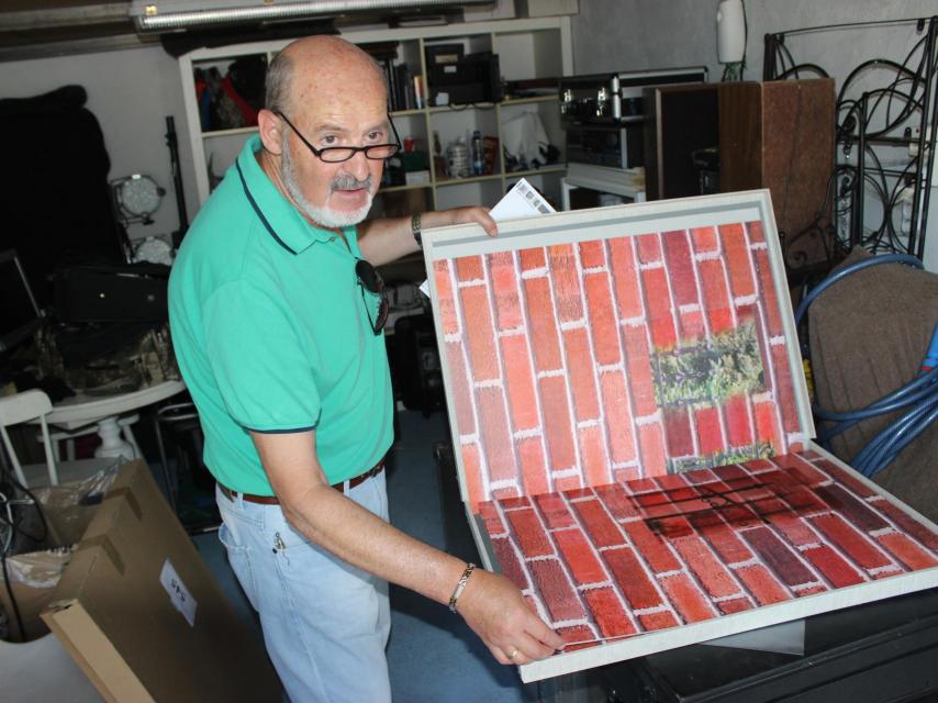 Francisco muestra una obra de arte con un precio inflado en un 98%