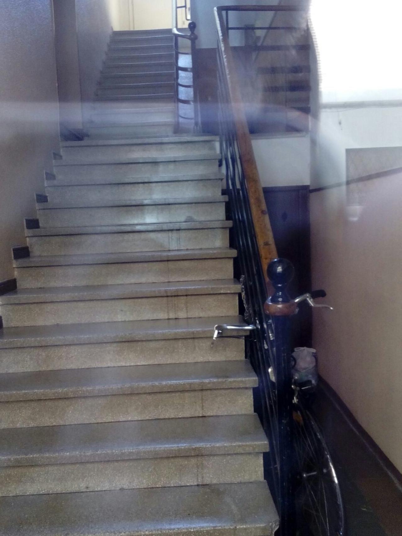 Rellano del portal número cinco de la calle Tafalla, en Pamplona.