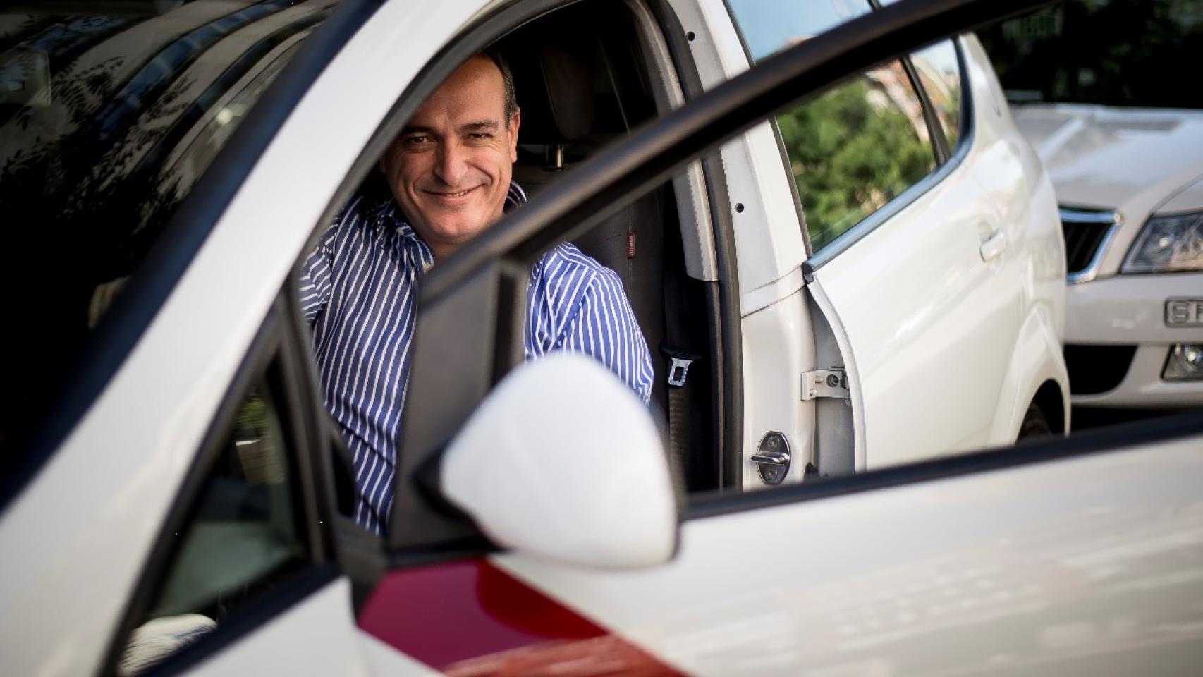 El presidente en uno de los taxis.