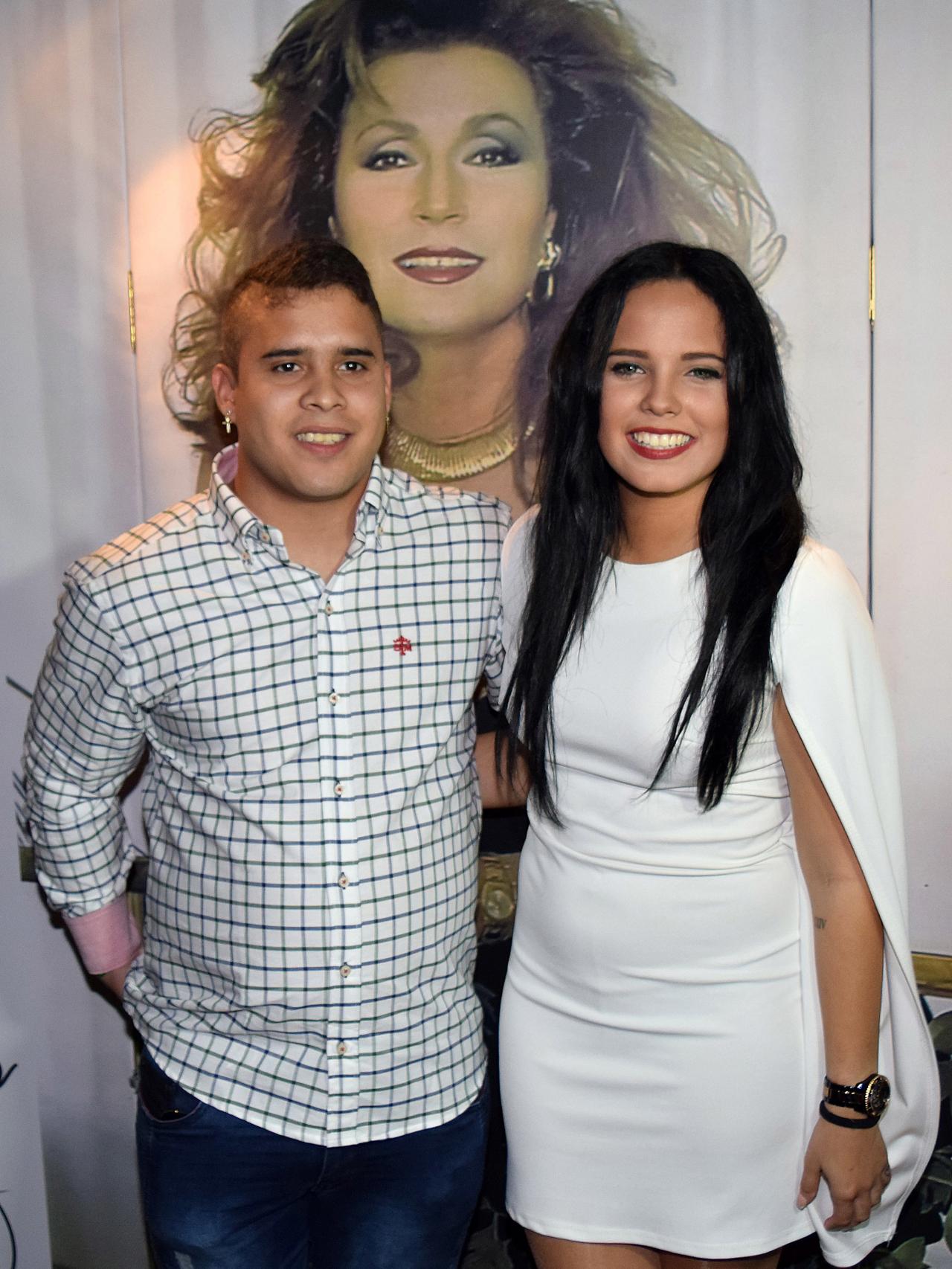 José Fernando y su siempre leal hermana, Gloria Camila.