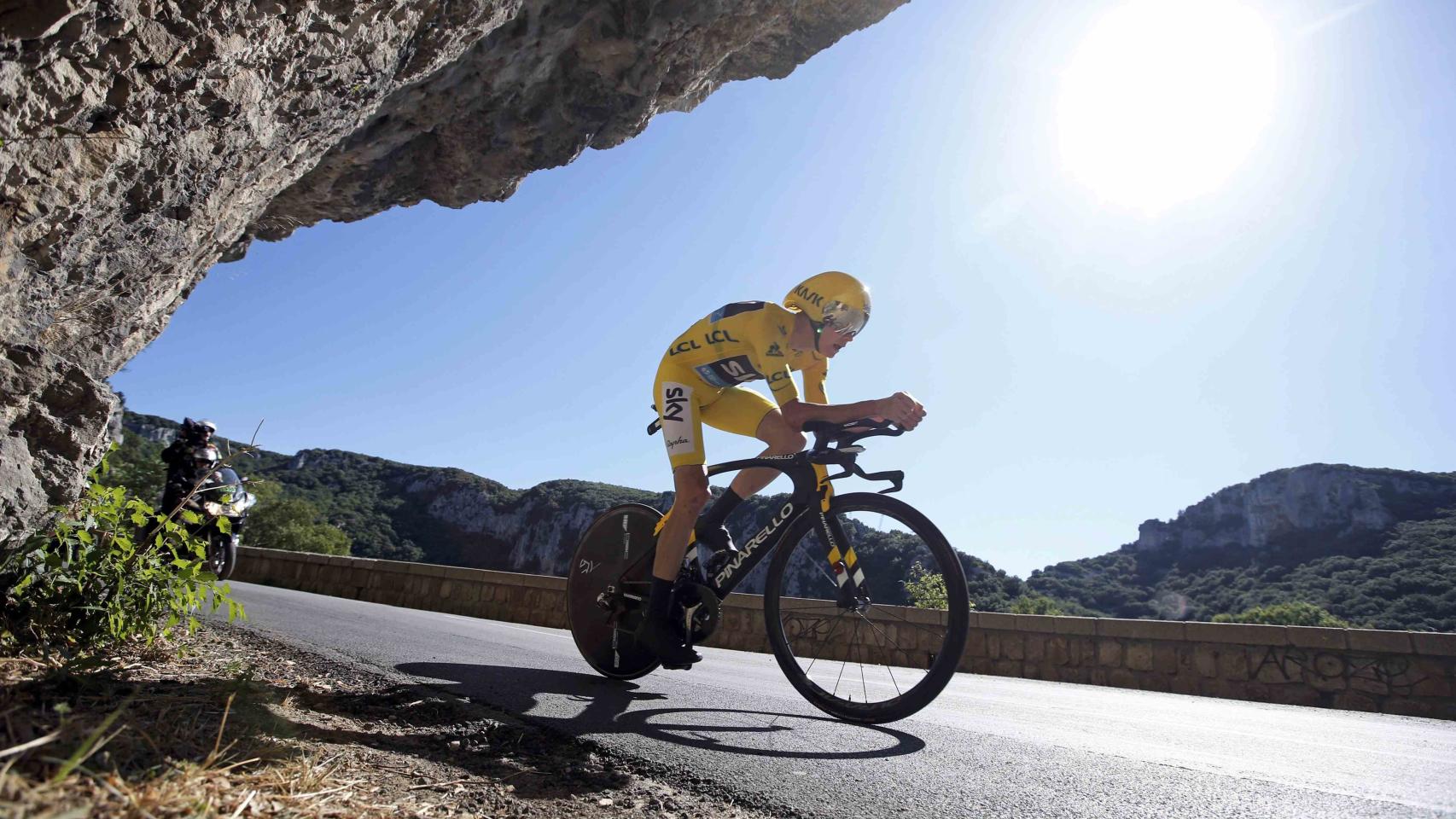 Dumoulin en los metros finales de la contrarreloj.