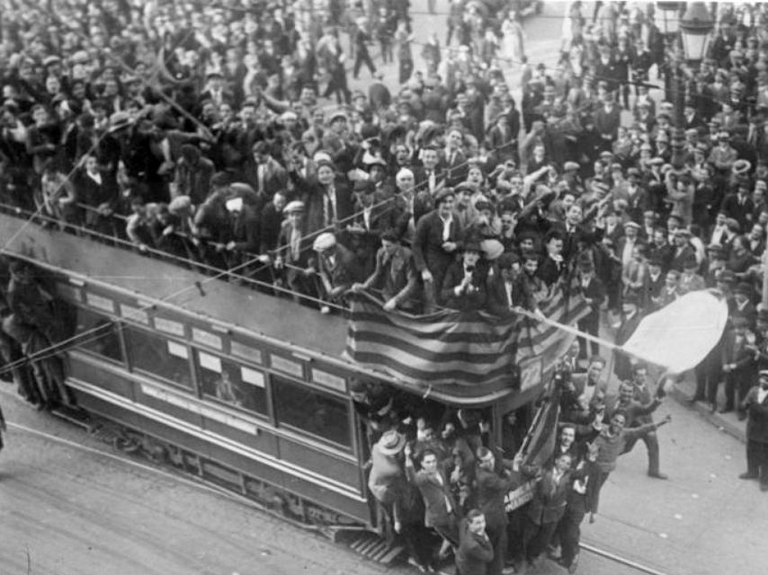 Celebraciones de la proclamación de la II República Española en Barcelona en 1931.