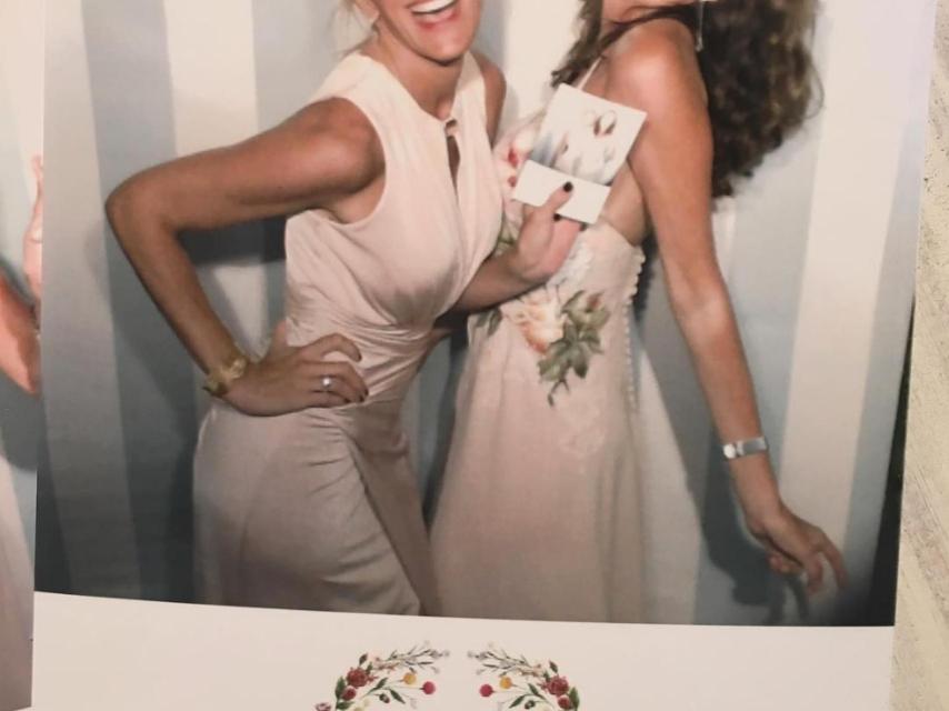 Rosa Olivella, prima de la novia, con Esther Levy, periodista y asesora de moda