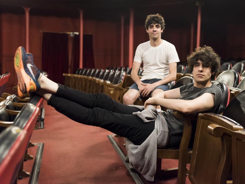 Javi Ambrossi y Javi Calvo en el Teatro Lara, su segunda casa.