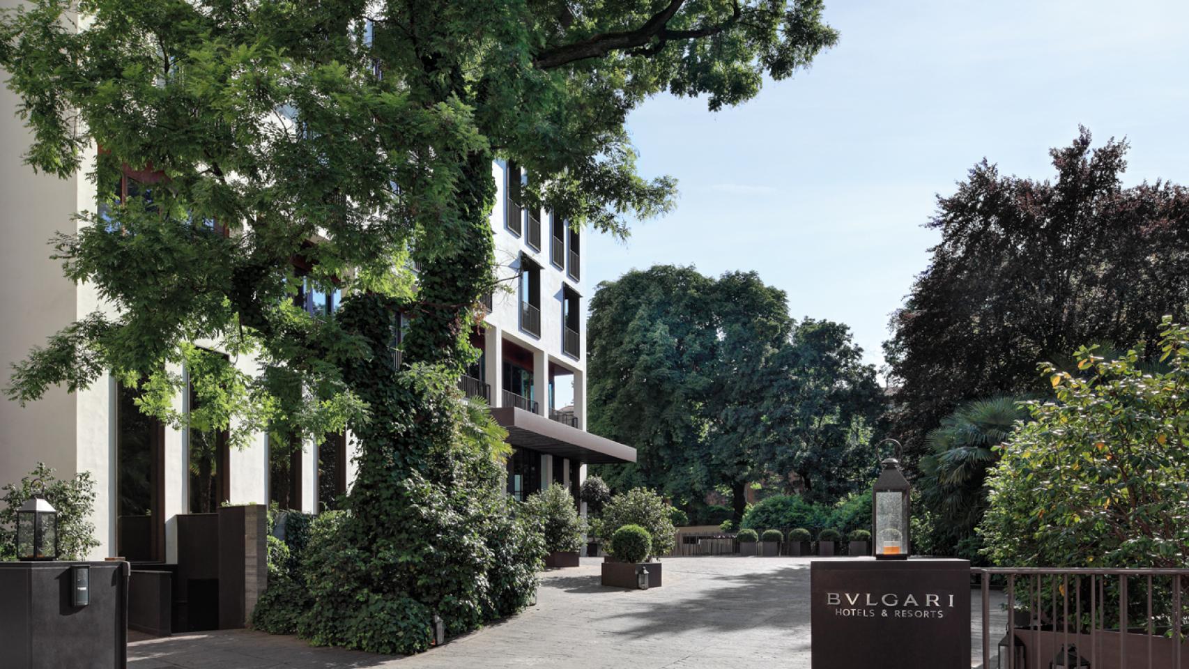 Este hotel es el primero de Bulgari Resorts & Hotels, se encuentra en Milán.