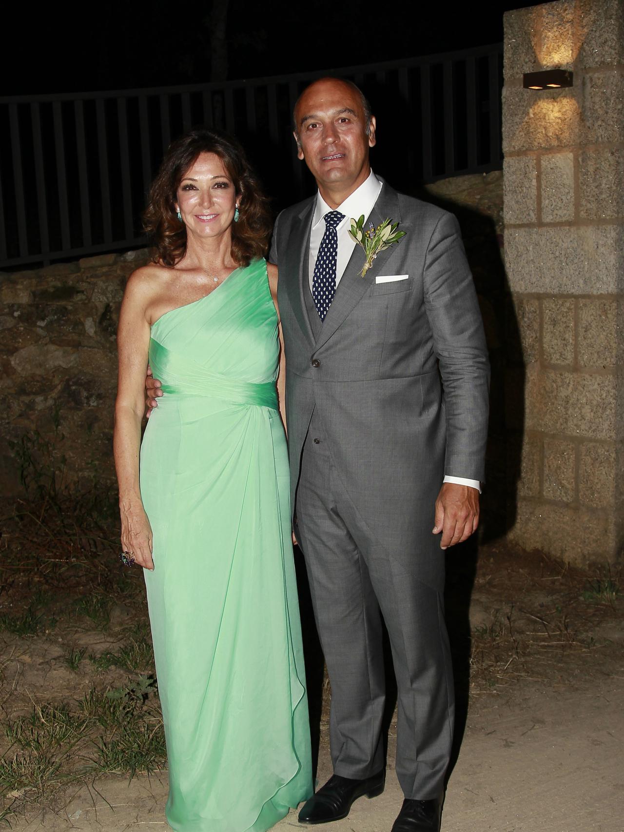Ana Rosa llevaba un vestido verde gasa de la firma Tom-Hom