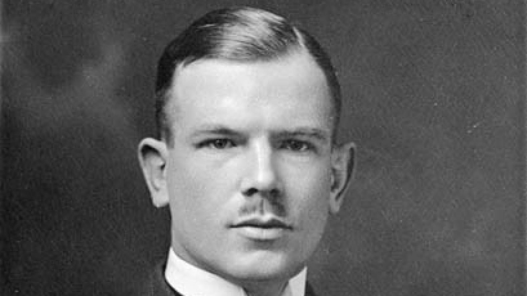Norman Bethune, en su graduación (1922).