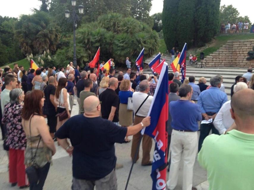 Simpatizantes de la Falange en la manifestación de ayer