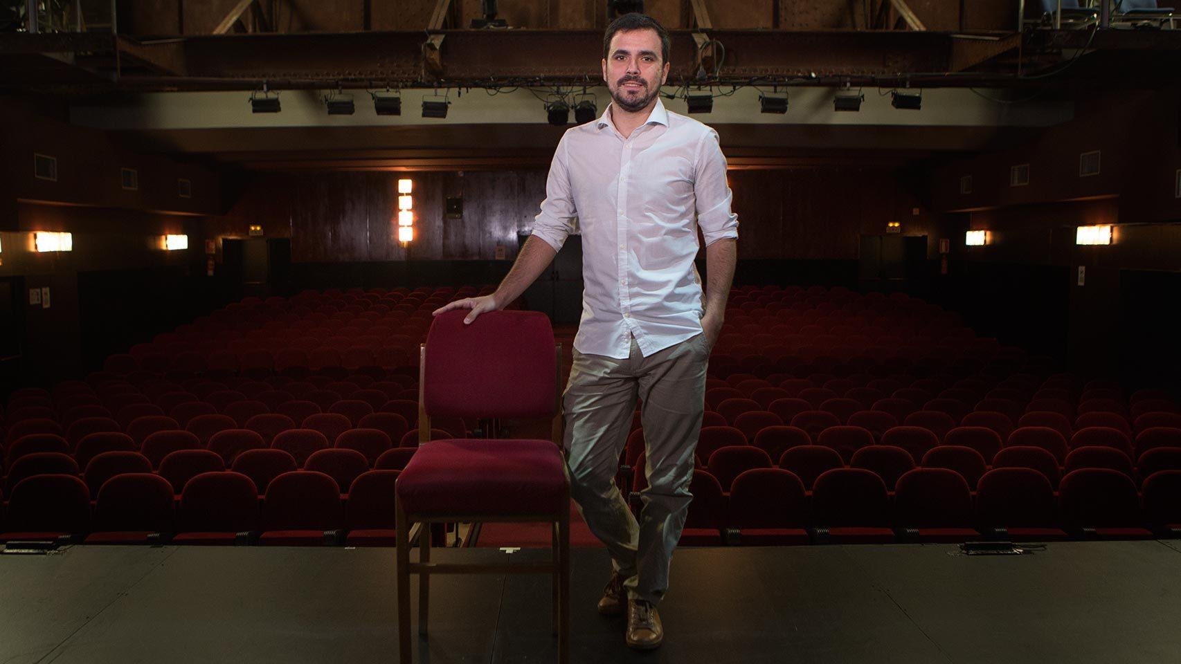 Alberto Garzón, este lunes en el teatro Fígaro de Madrid.