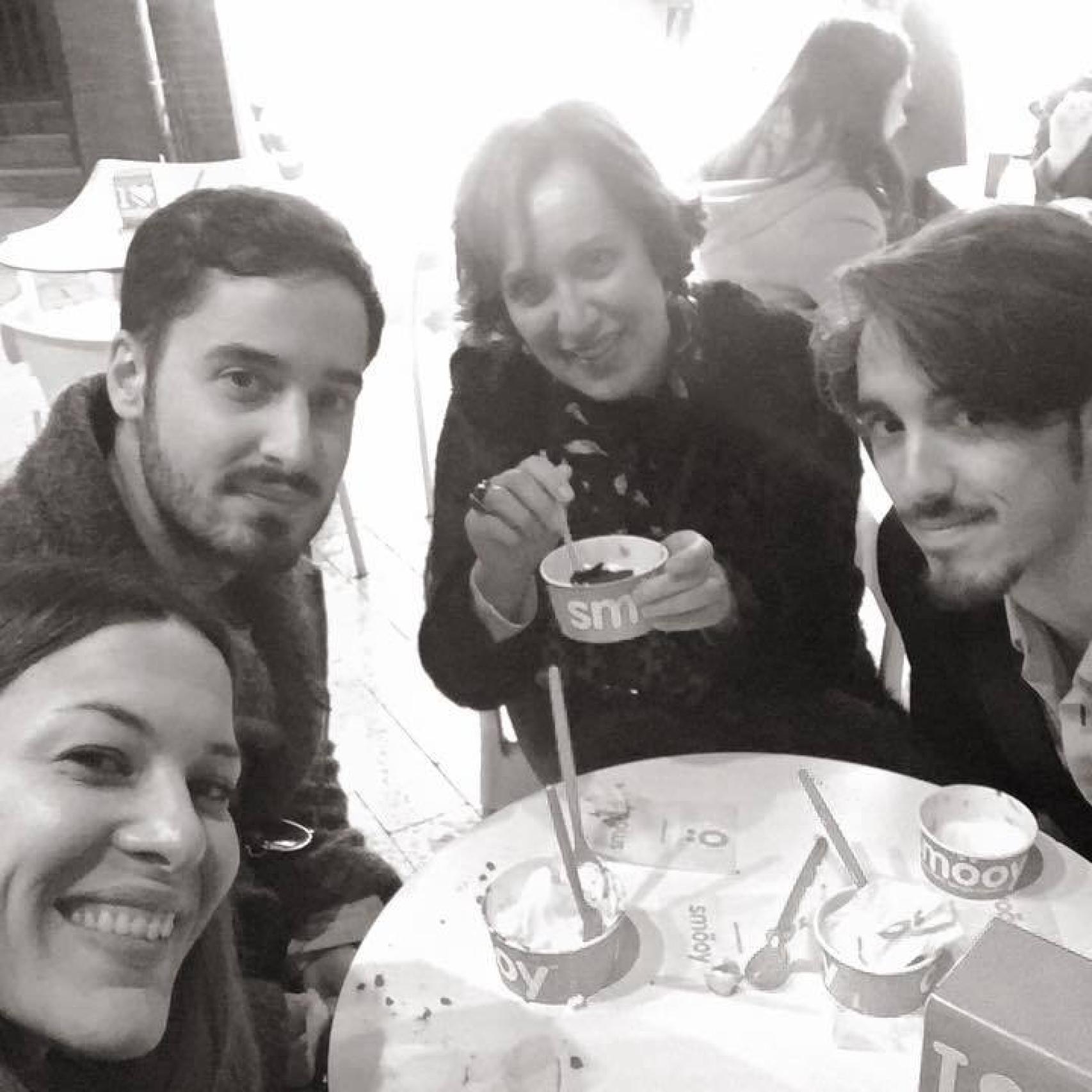 Josefa María con su hijo, su hija y el novio de ésta.