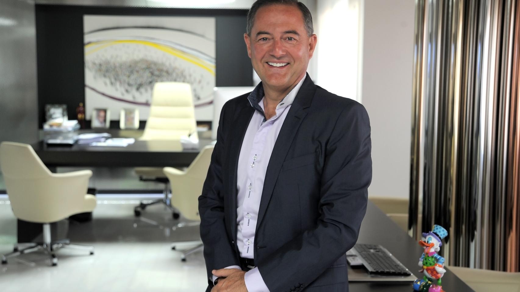 El empresario posa en su despacho de la Fundación.