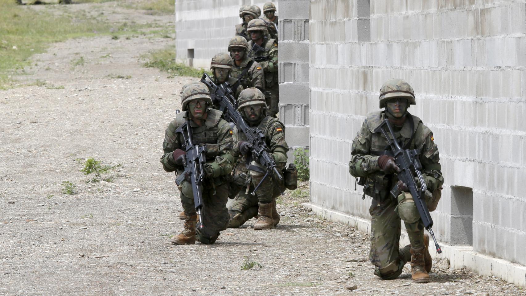 Maniobra militar en la base de Sant Climent.