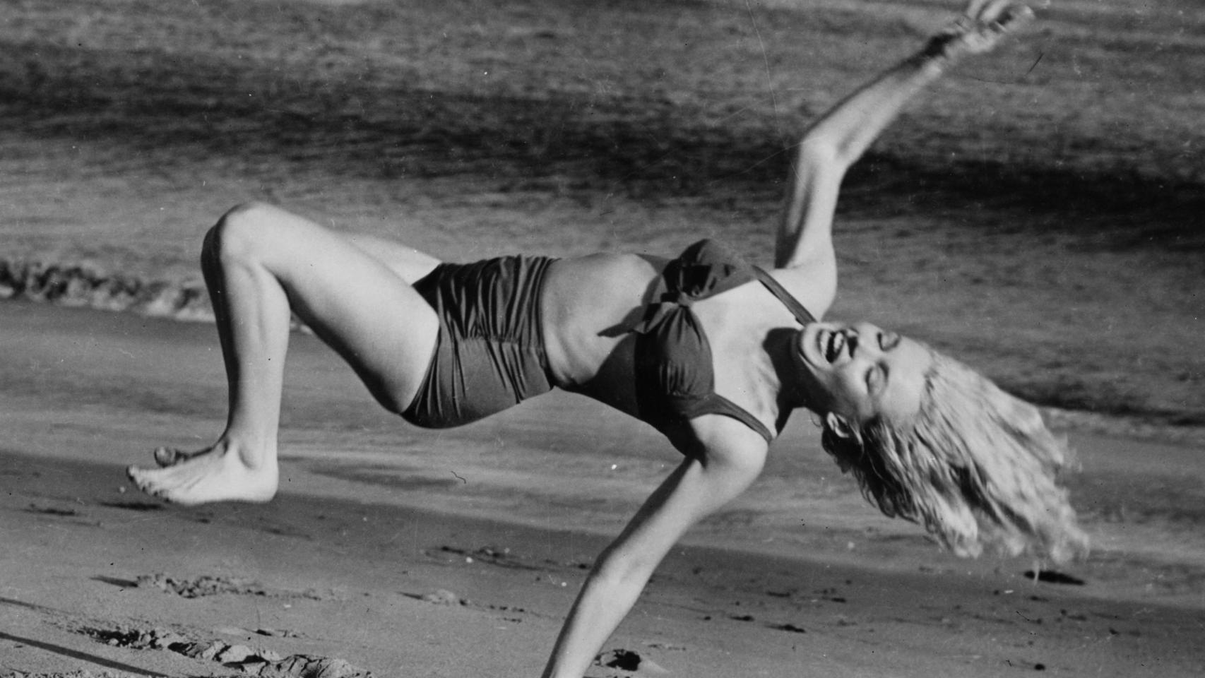 Una modelo con un bikini.