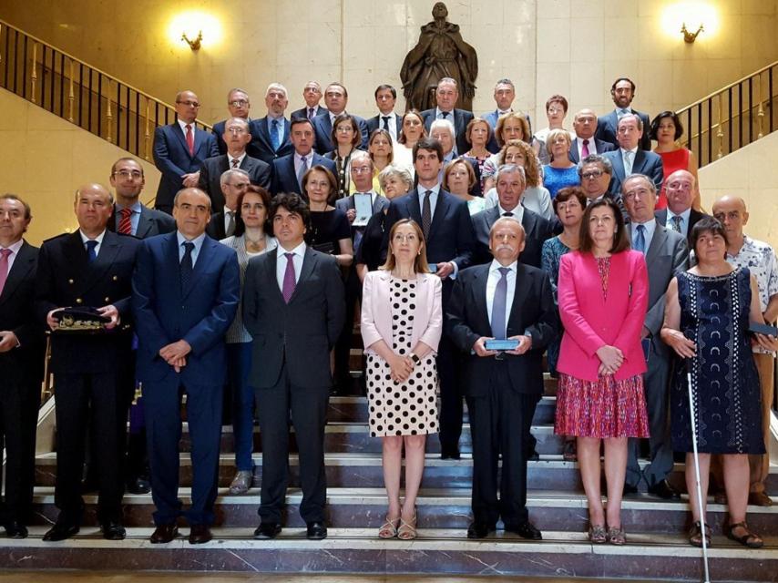 Acto de  entrega de condecoraciones al personal funcionario del Ministerio de Fomento.