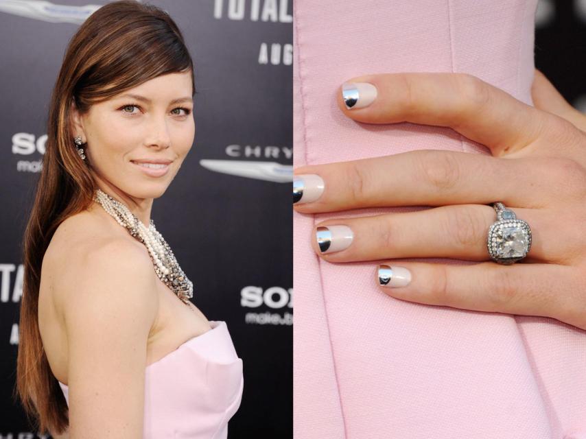 Jessica Biel presumiendo de su alianza única.