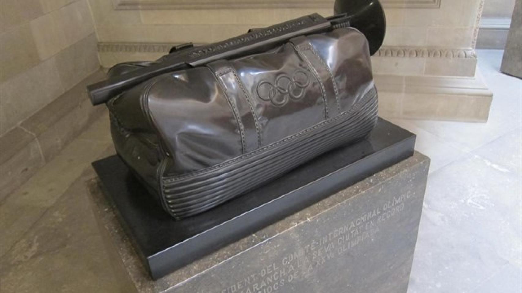 La escultura que Samaranch regaló a la ciudad en recuerdo a las Olimpiadas del 92.