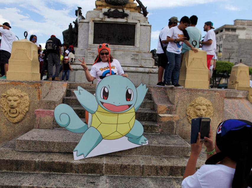 Una fan de Pokémon duranta una 'quedada'.