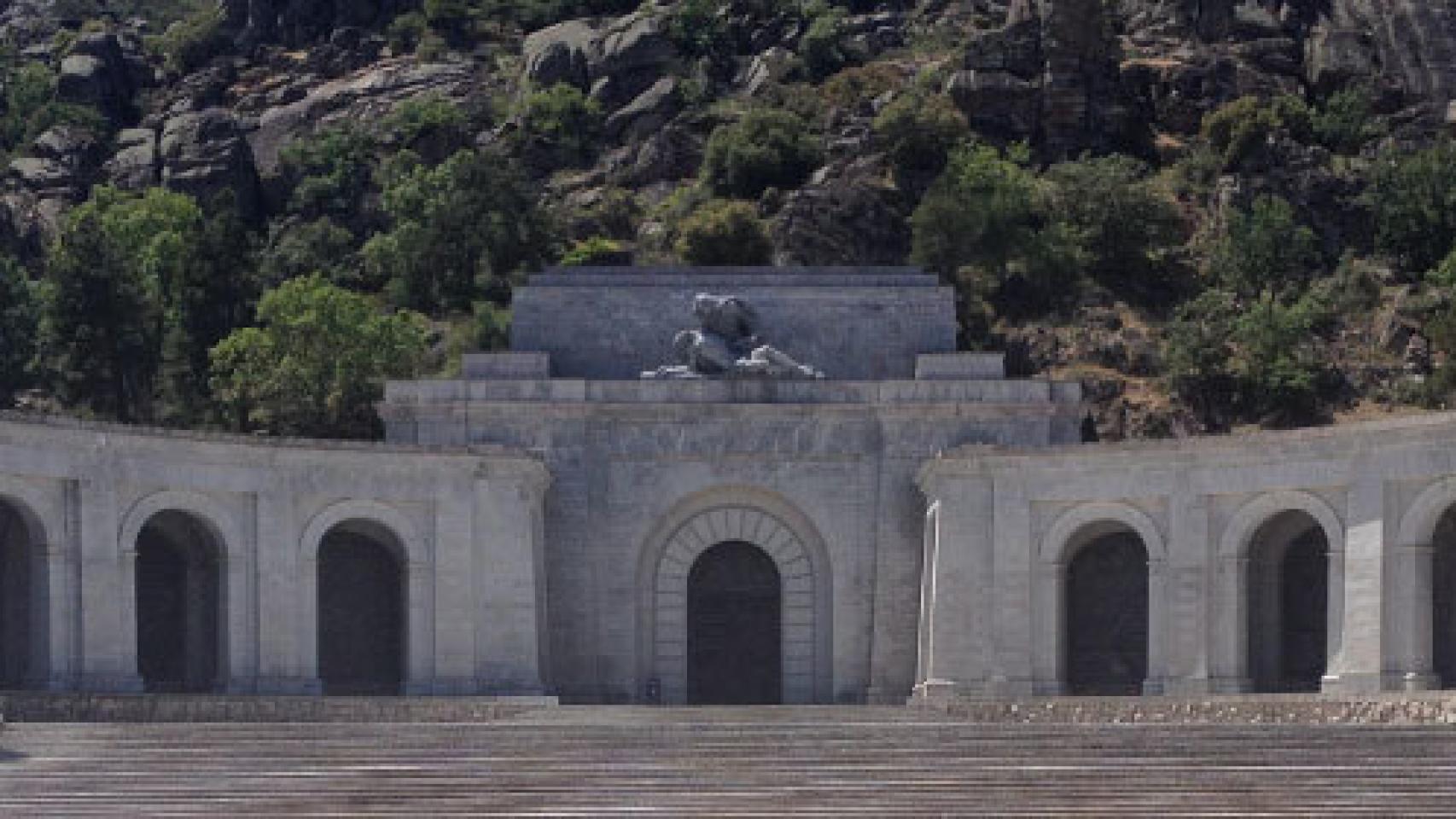 Accedo a la Abadía del Valle de los Caídos.