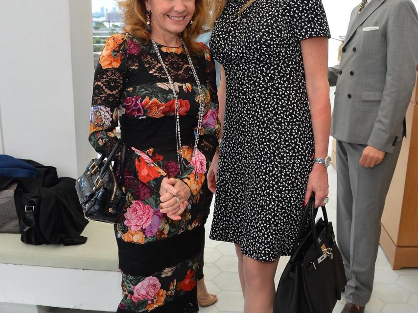 Caroline Scheufele y Raquel Bernal en una fiesta