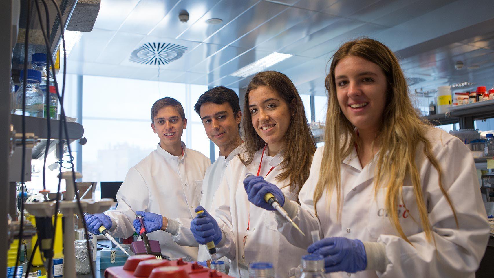Algunos de los jóvenes científicos.