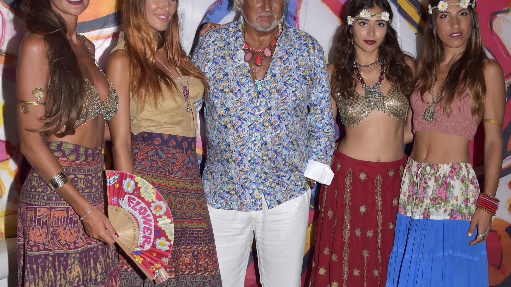 Marc Ostarcevick es el anfitrión perfecto de la fiesta ibicenca.