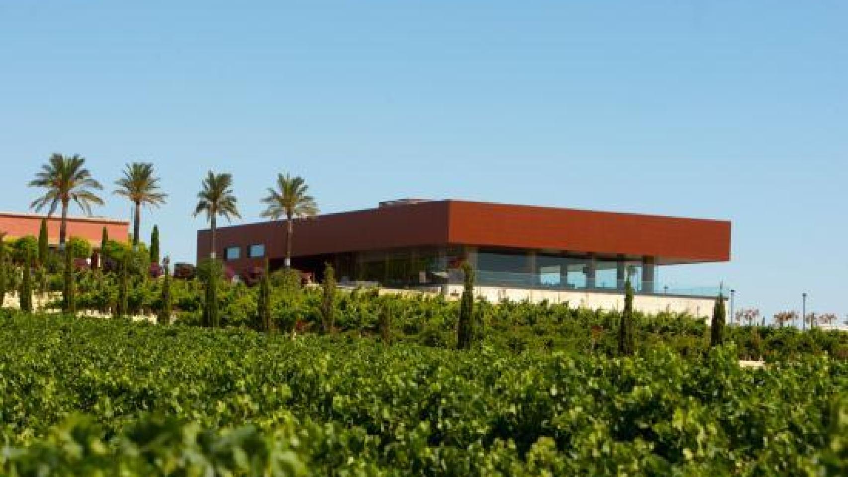 Fachada de las bodegas Luis Pérez en Jerez de la Frontera donde se celebrará la boda