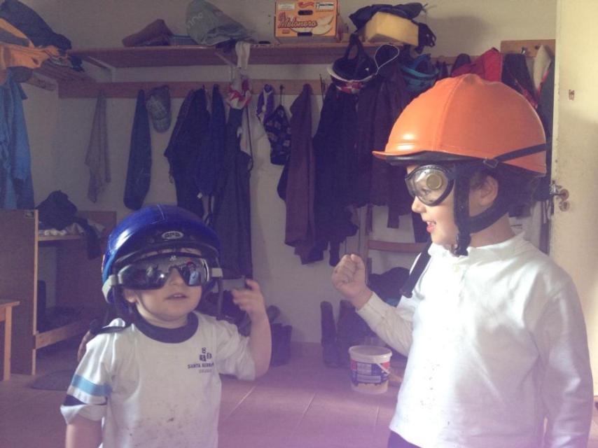 Los dos hijos de Guillermo Aizcorreta.