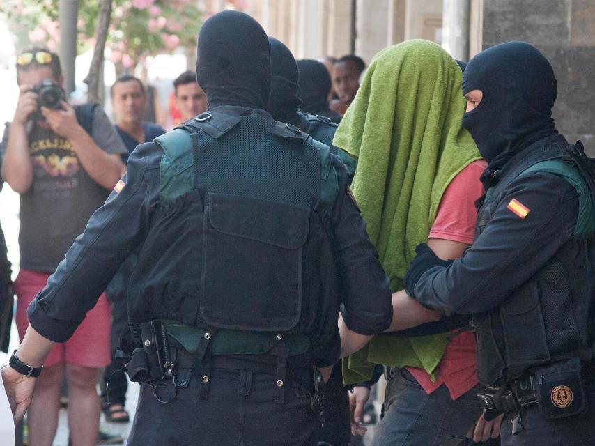 Detención en Arbùcies de los dos hermanos acusados de colaborar en la financiación del Daesh