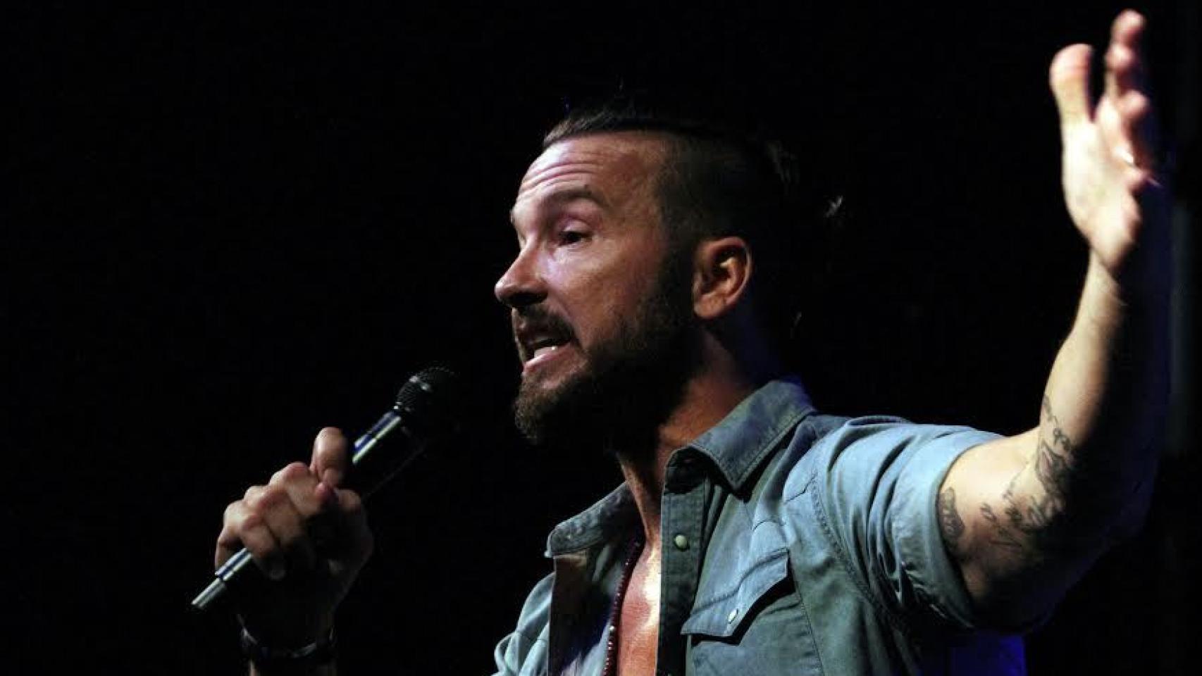 Carl Lentz durante un sermón.