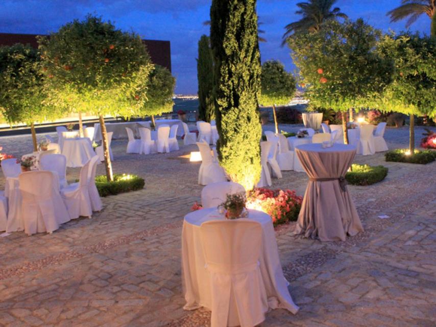 Si las condiciones climatológicas lo permiten, el festejo de la boda será al aire libre.