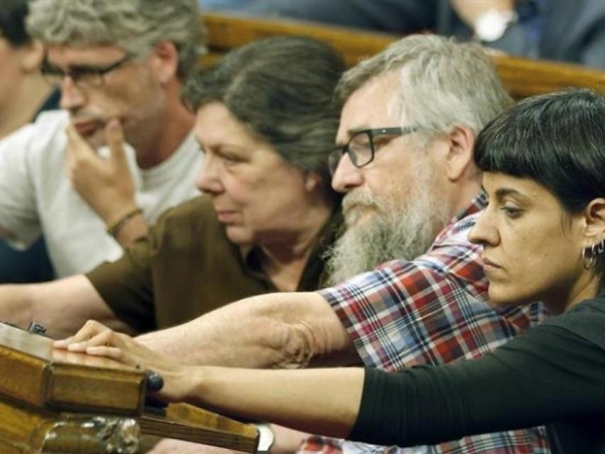 La CUP votando en contra de los presupuestos de la Generalitat este año.