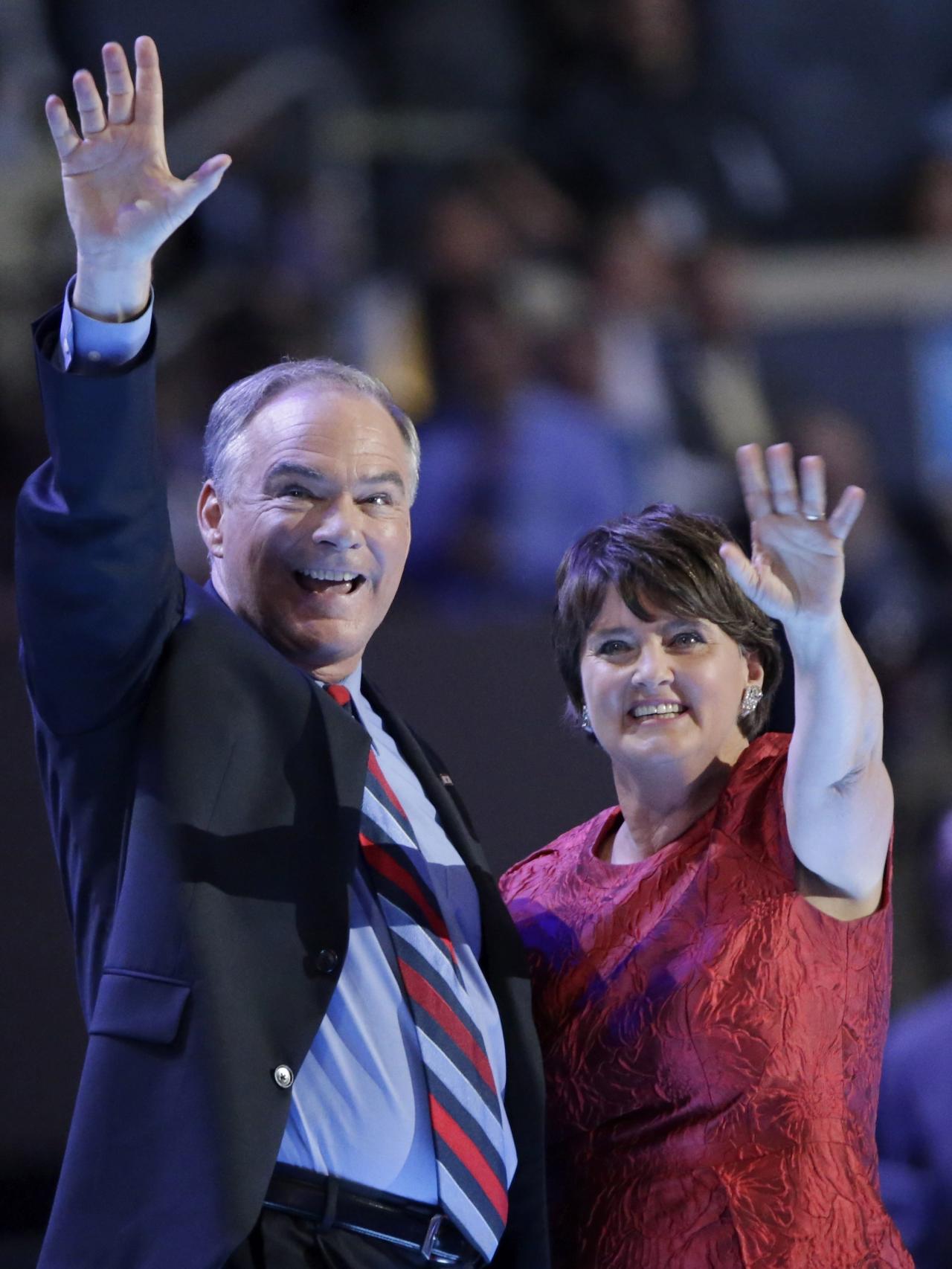 Tim Kaine junto a su esposa.