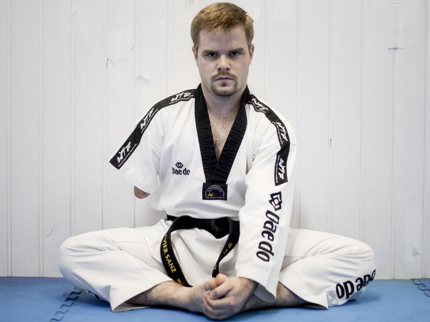 Cuando empieza su ritual de calentamiento, es como si Javier no estuviera en ese espacio físico, sino en el nirvana.