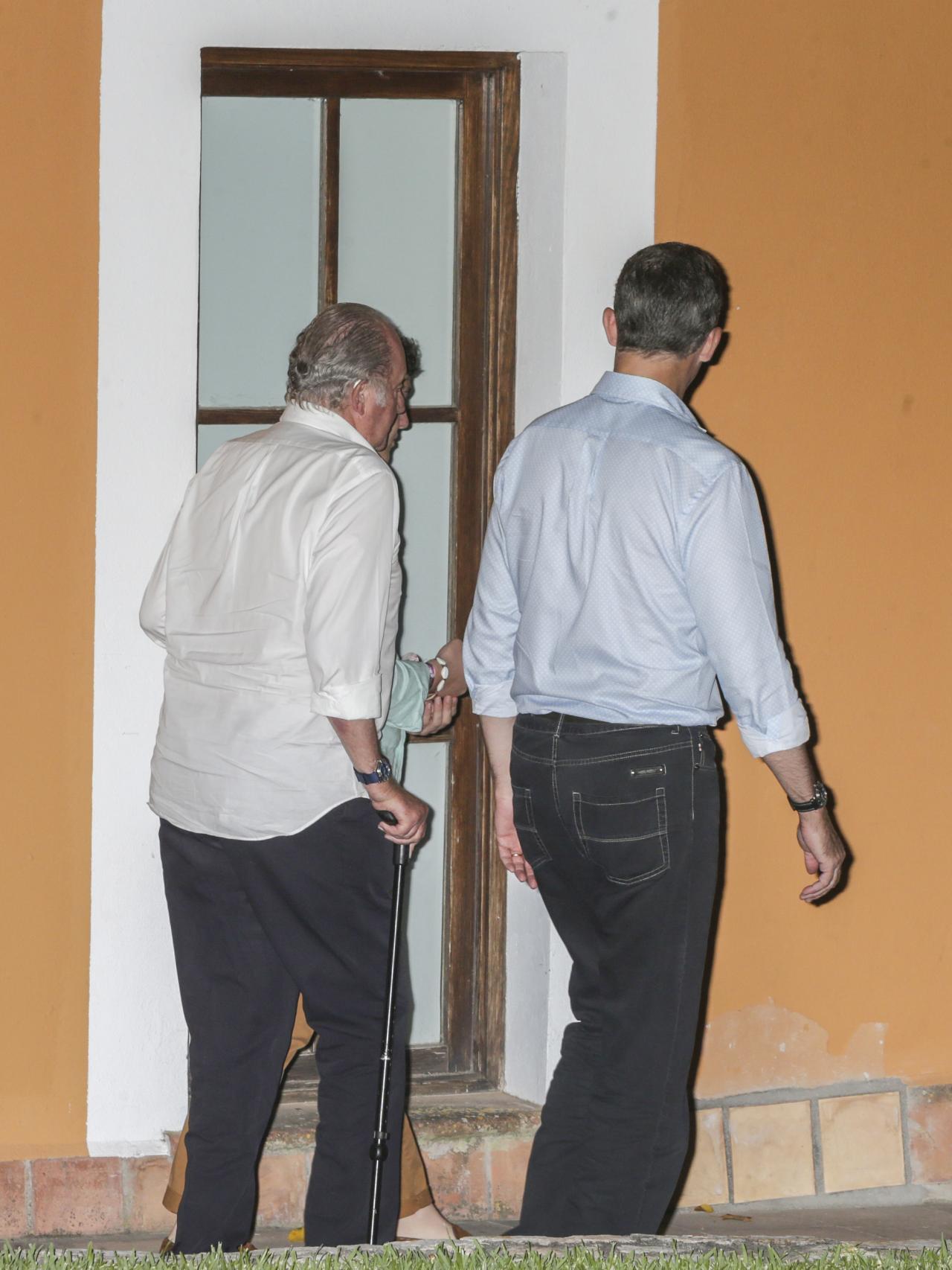 El Rey emérito, con su hijo Felipe VI y su nieto Froilán