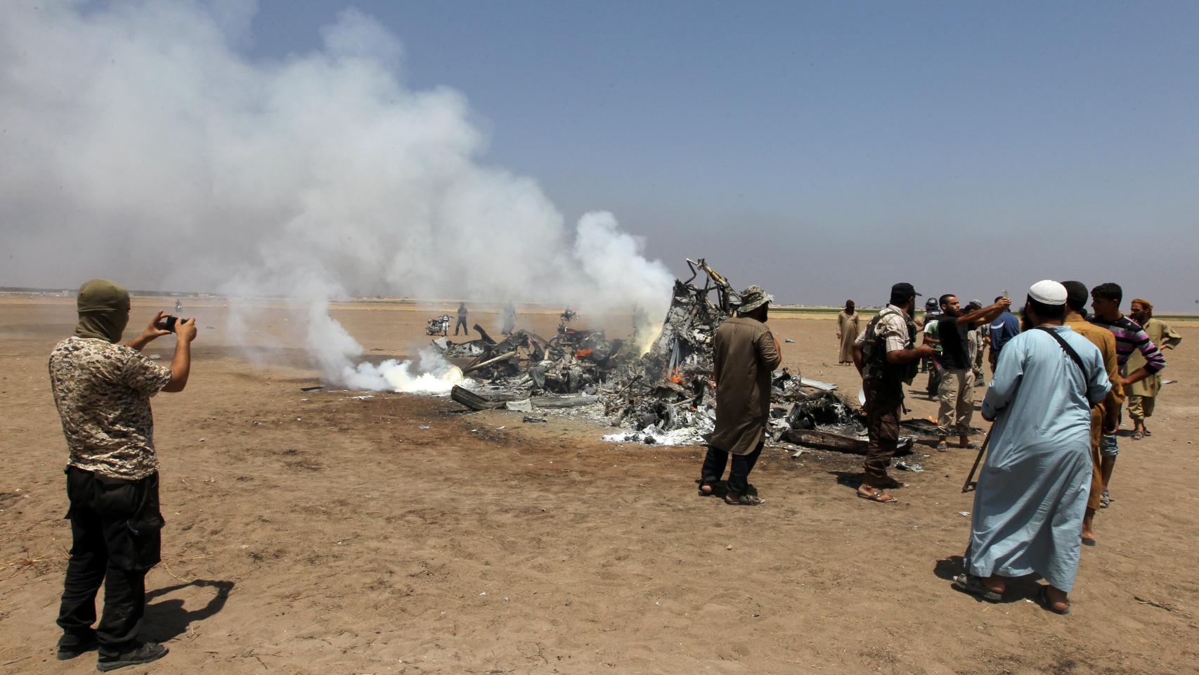 Restos del helicóptero militar ruso derribado.