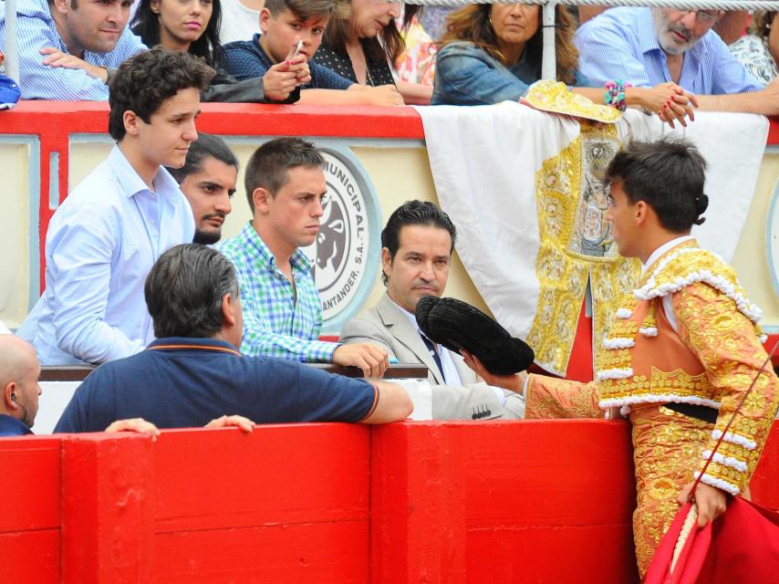 Froilán estuvo apoyando a su amigo Gonzalo Caballero en el ruedo cántabro.