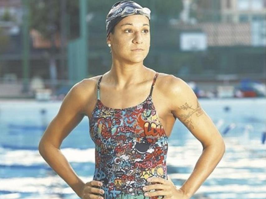 Imagen de Joanna Maranhão en una piscina.
