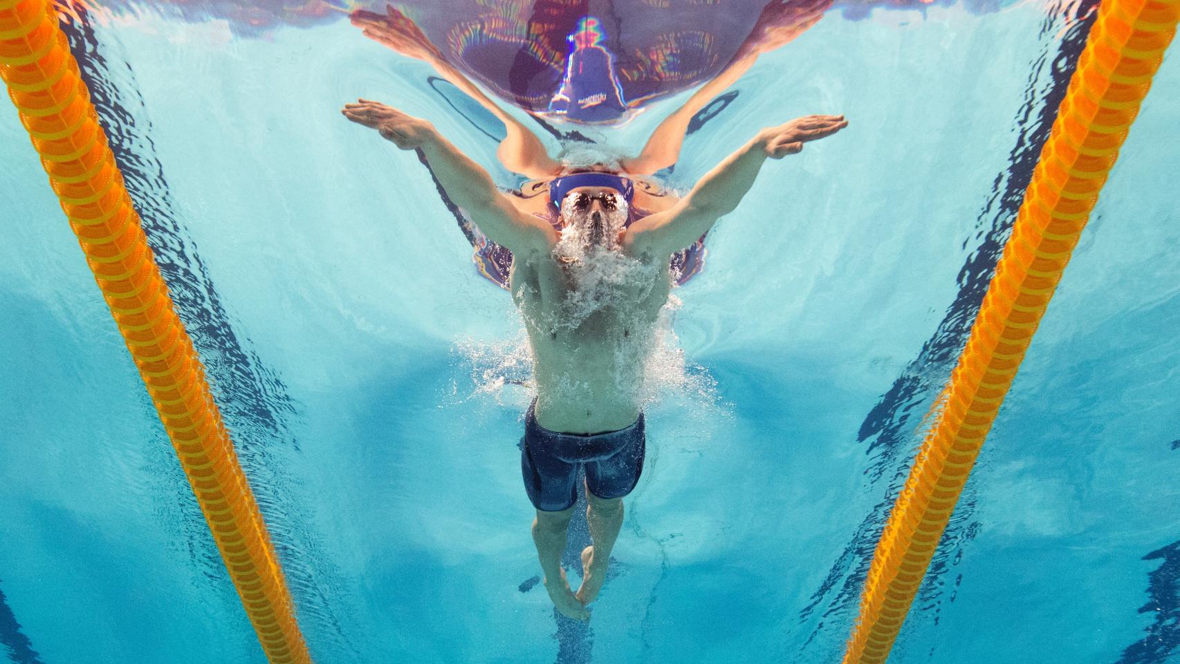 Adam Peaty durante la final de 100 metros braza de los Mundiales de Kazán 2015.