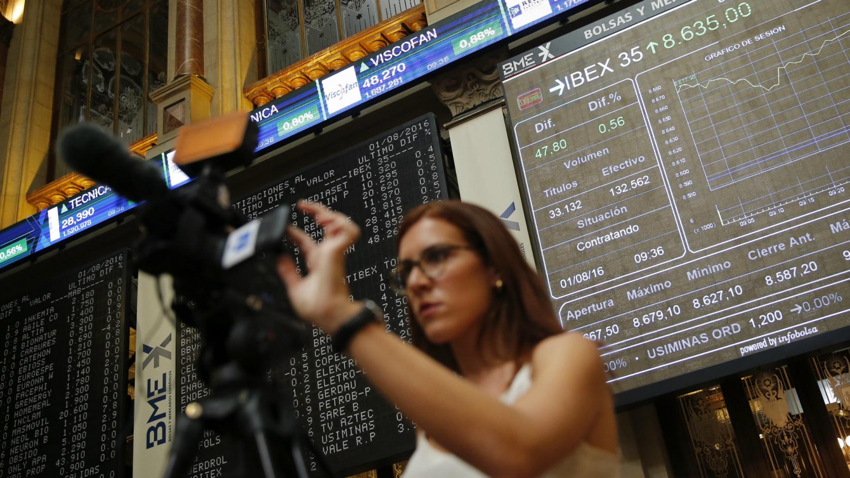 El Ibex cae un 2,77%, su mayor caída desde el 'brexit', arrastrado por el desplome de los bancos
