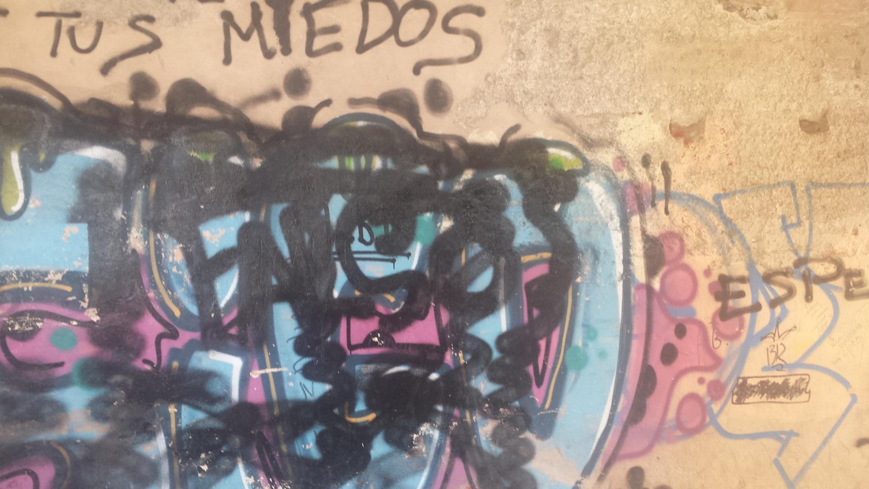 Interior del Arco de las Pesas, en el Albaicín.