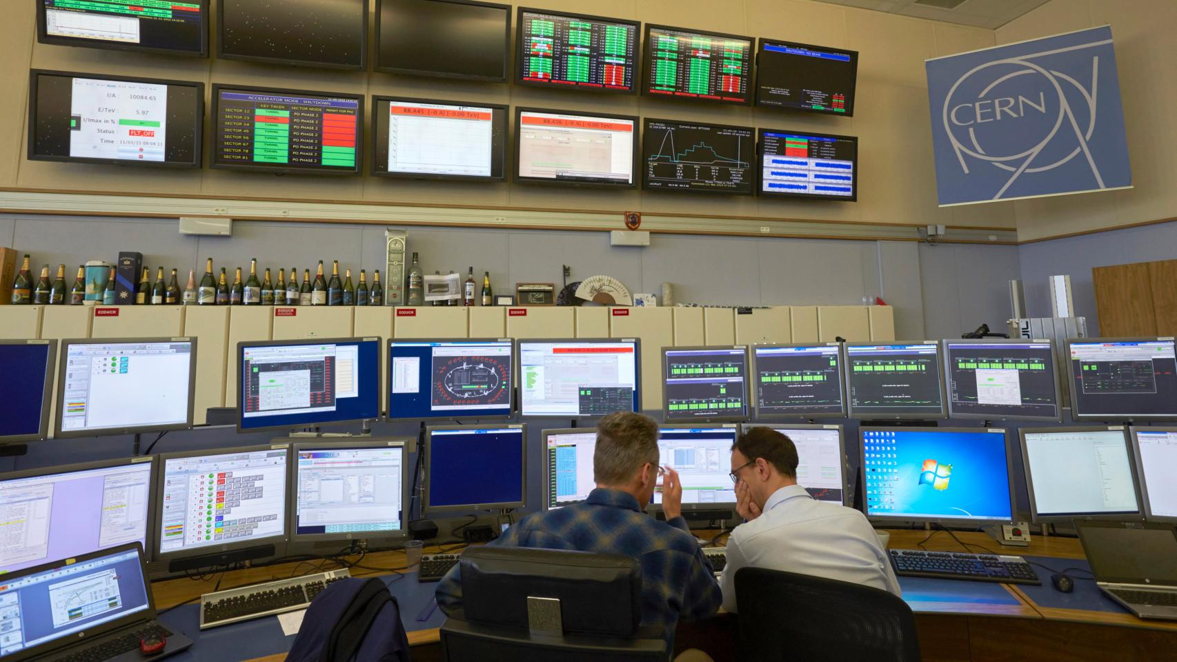 Sala de control del LCH situada en Saint-Genis-Pouilly, Francia, cerca de Ginebra.