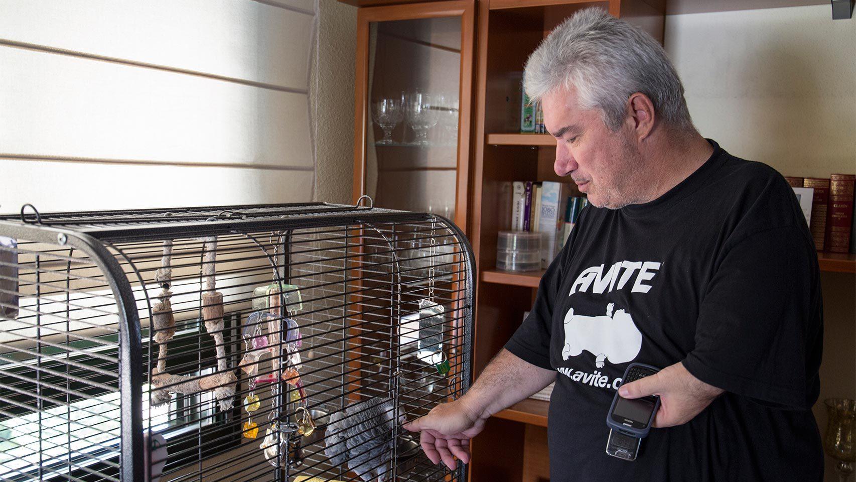 Rafael con su loro Jaco, quien le hace compañía