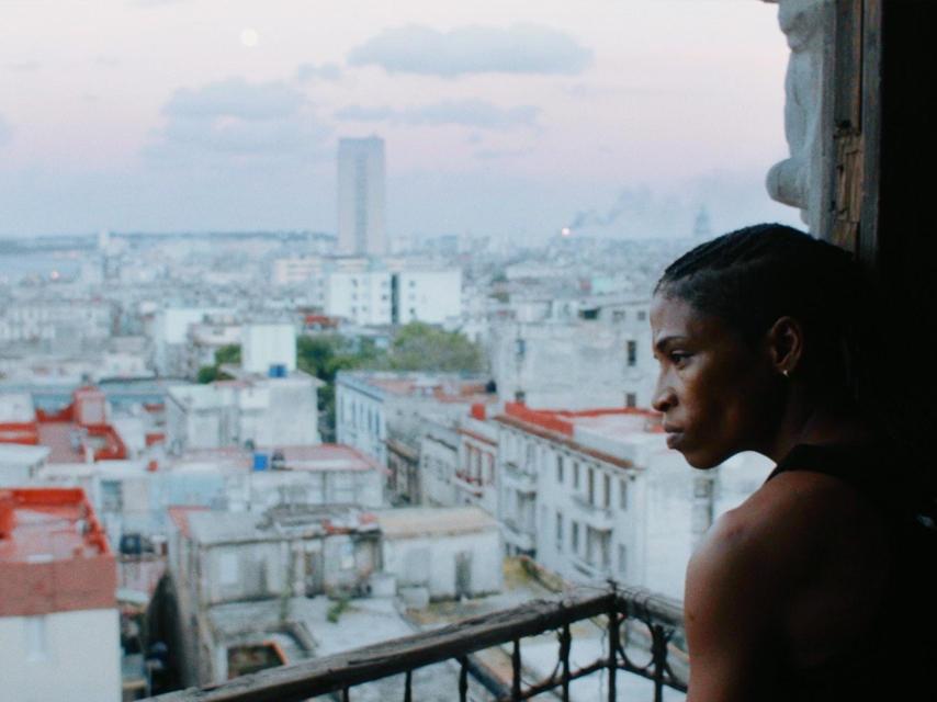 Namibia Flores se asoma a La Habana, su ciudad natal