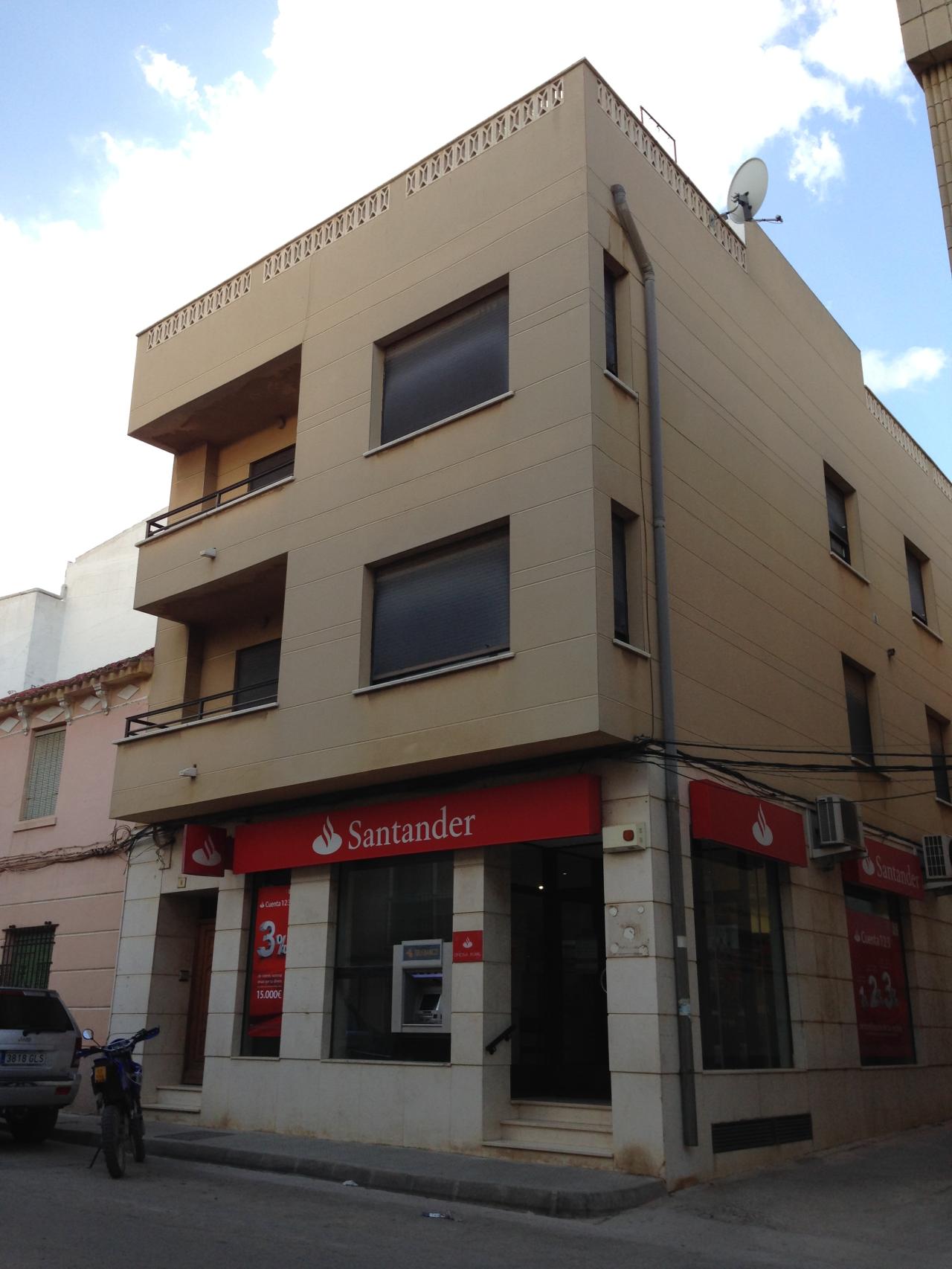 En la segunda planta de este edificio vive -o vívía- la búlgara de los 68 millones de euros.