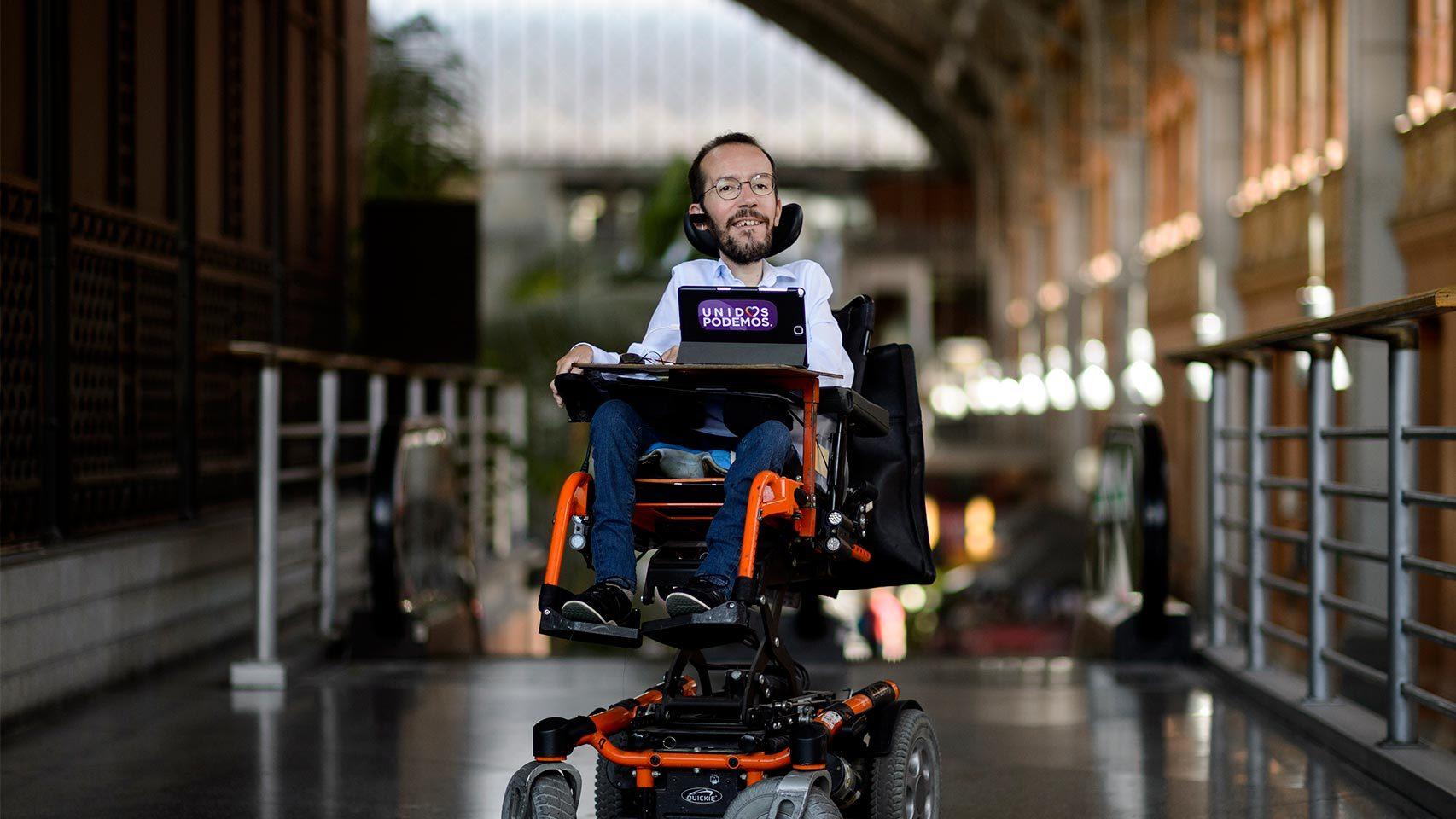 Pablo Echenique en la estación de Atocha