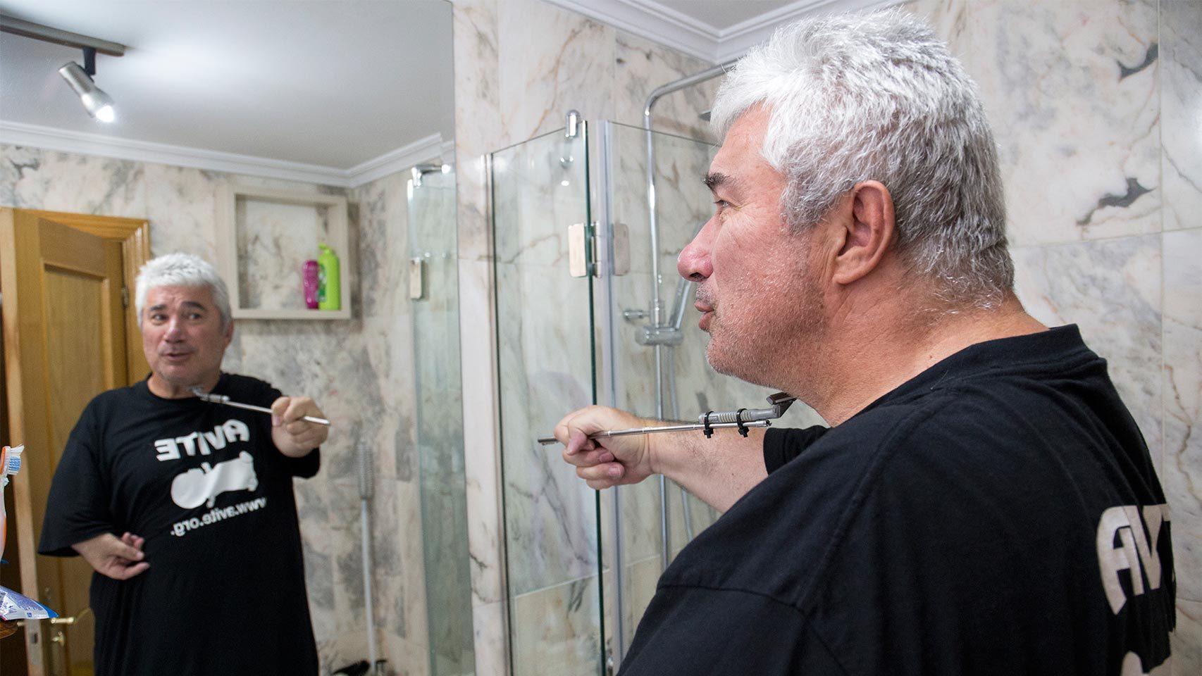 Rafael tiene adaptados a sus circunstancias todos los utensilios cotidianos